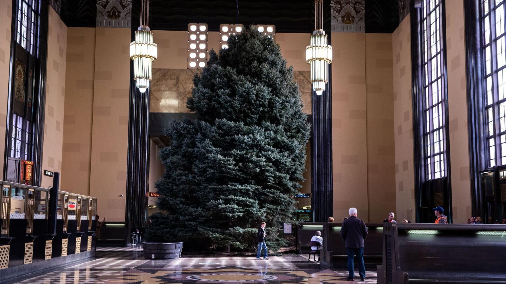 Omaha's Durham Museum to host virtual tree lighting on Thanksgiving